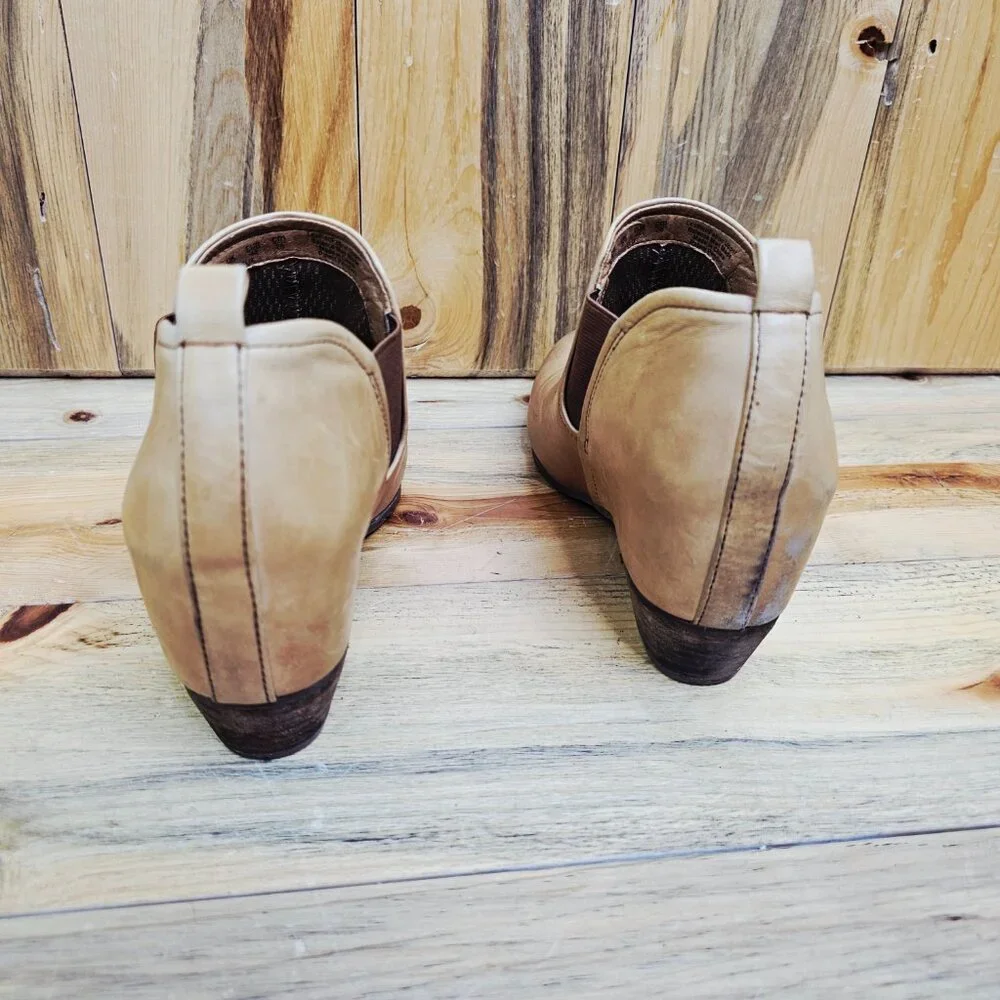 NAYA Felix Camel Leather Hidden Wedge Bootie Size 9